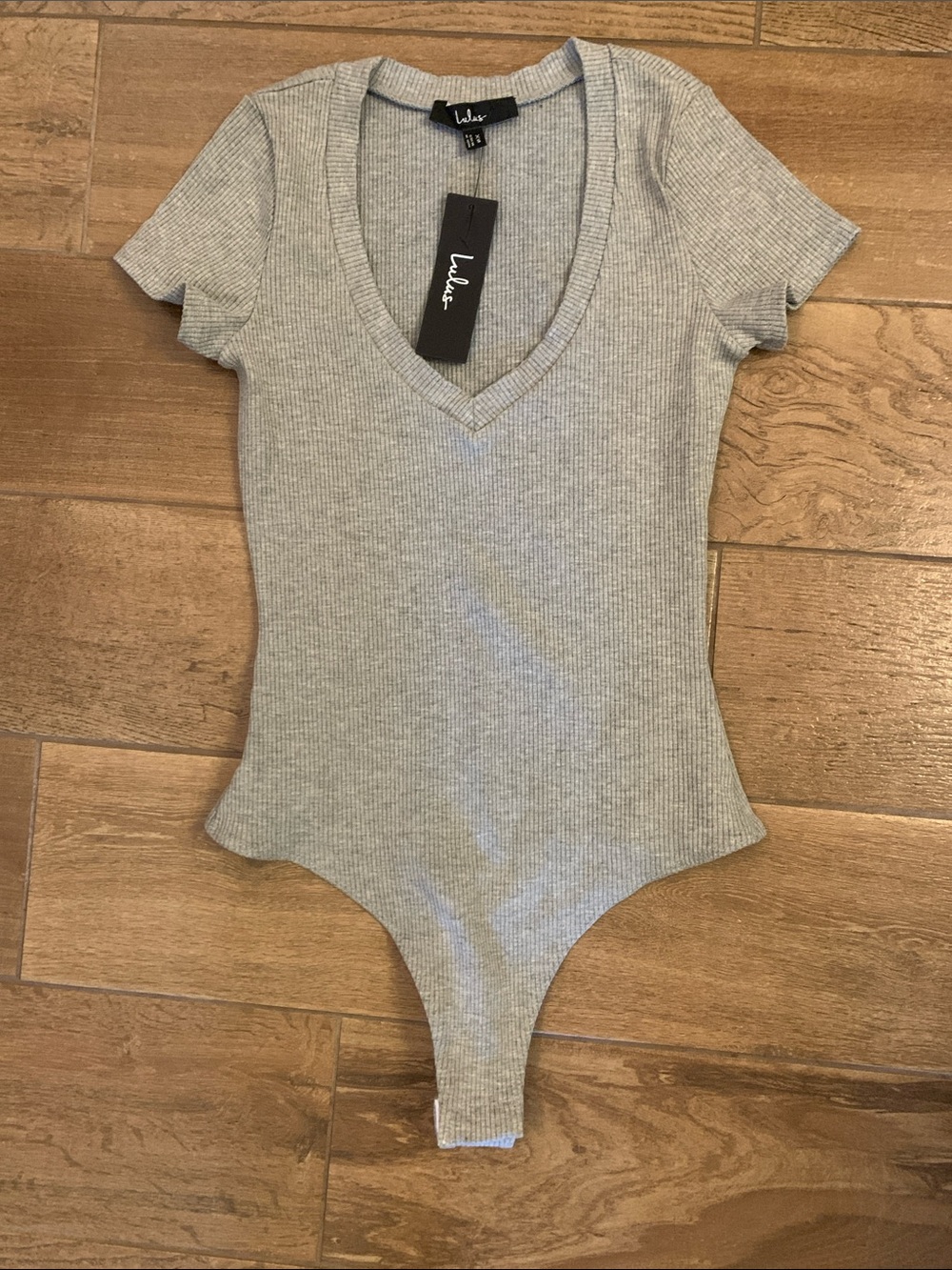 Lulu's Light Gray Ribbed V-Neck Short Sleeve Bodysuit NWT Size XS
